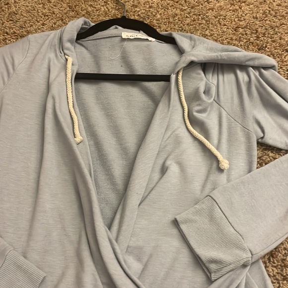 Ruby and Jenna Wrap sweatshirt - Picture 4 of 5